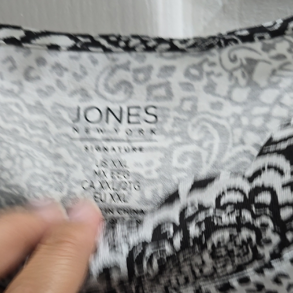 Jones New York Black and White Top - Picture 4 of 10